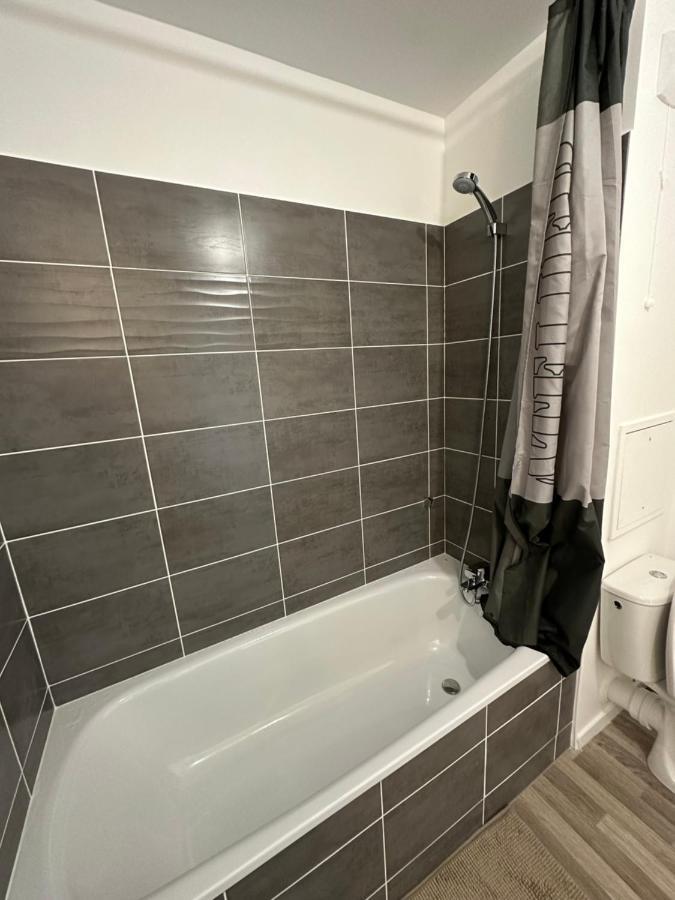Agreable 2 Pieces Avec Balcon Et Parking Transports By Immo Kit Bnb Sarcelles Ngoại thất bức ảnh
