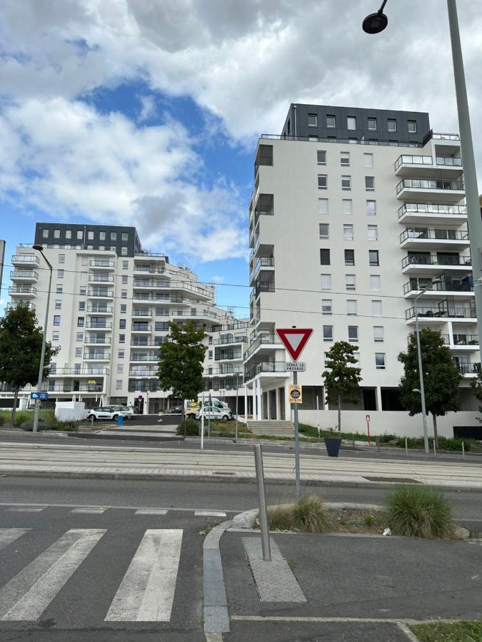 Agreable 2 Pieces Avec Balcon Et Parking Transports By Immo Kit Bnb Sarcelles Ngoại thất bức ảnh
